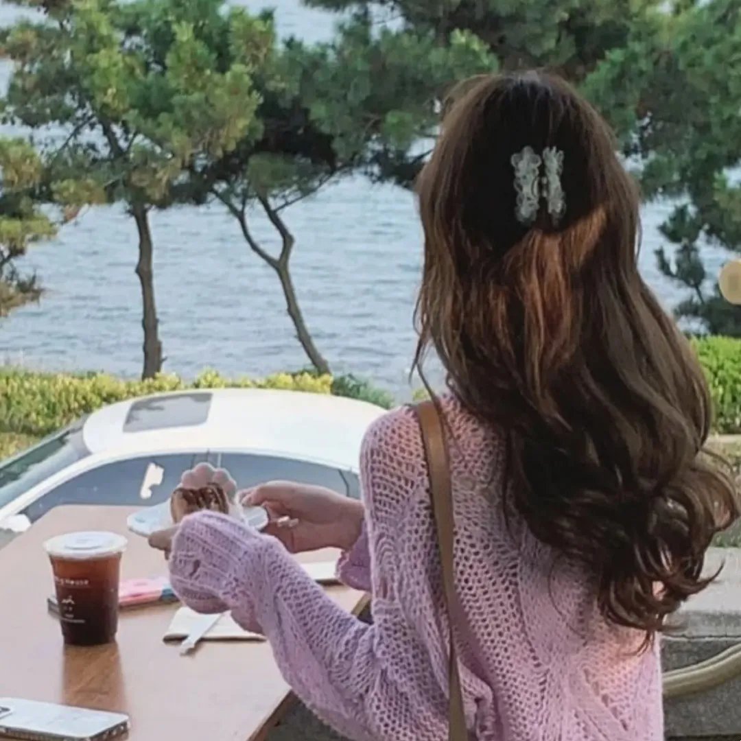 水瓶座 海报